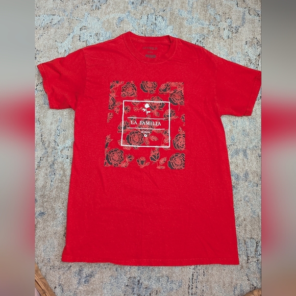 La Familia Red Graphic T-Shirt - Picture 1 of 3